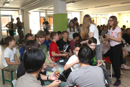 SPREJEM ČEŠKIH UČENCEV V OŠ CERKNICA 20 FOTO LJUBO VUKELIČ